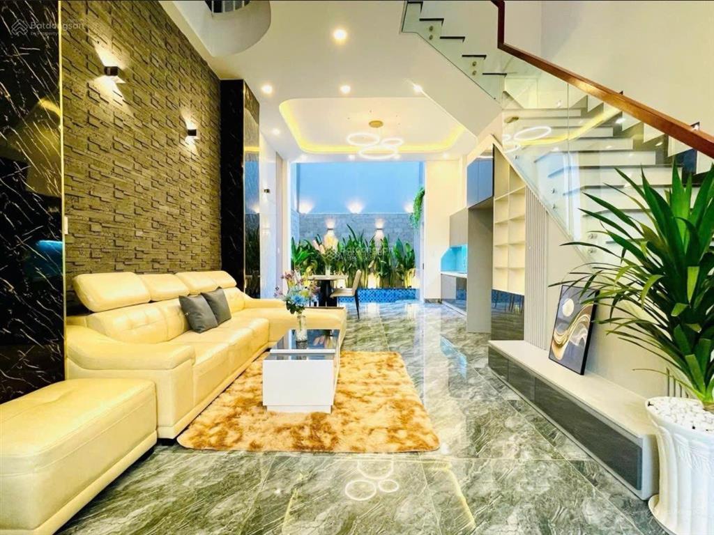 Định cư cần bán nhà đường đề thám, quận 1  72,3m2  ngay phố tây bùi viện  thuê 30tr