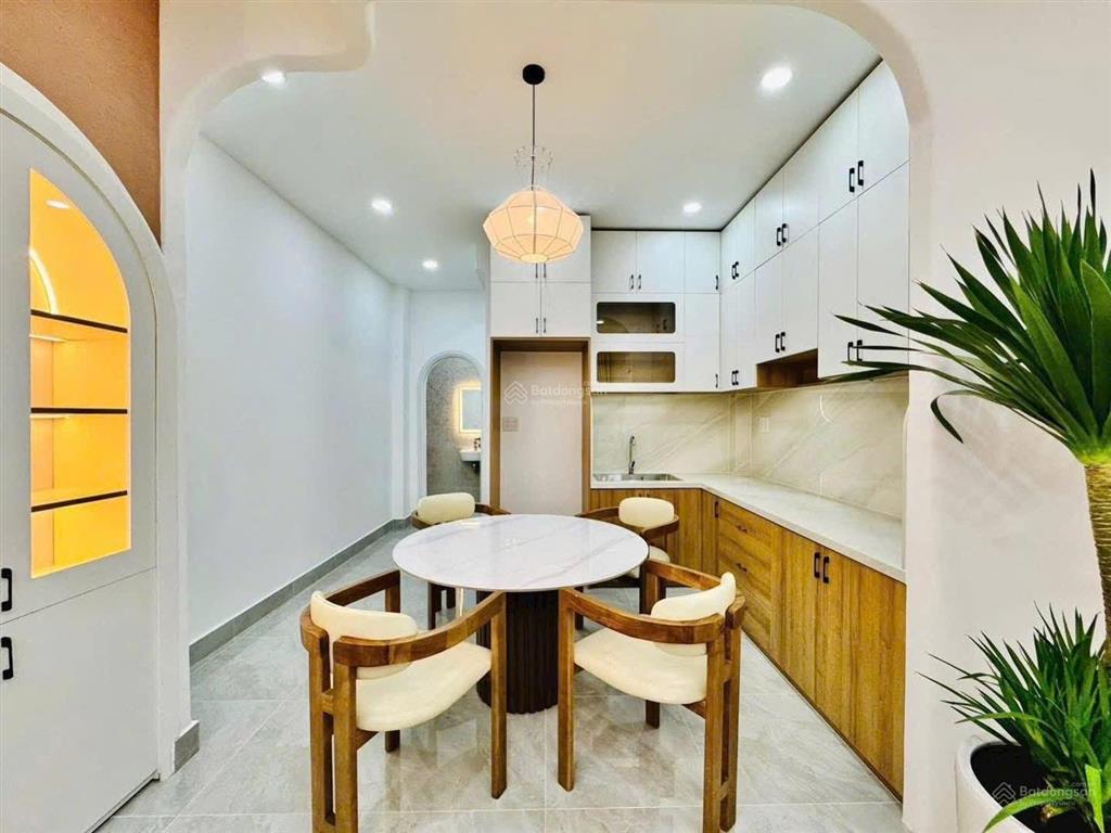 Bán nhanh căn siêu phẩm đường hồ văn huê, phú nhuận  giá 6,78tỷ/ 67,5m2  gần công viên gia định