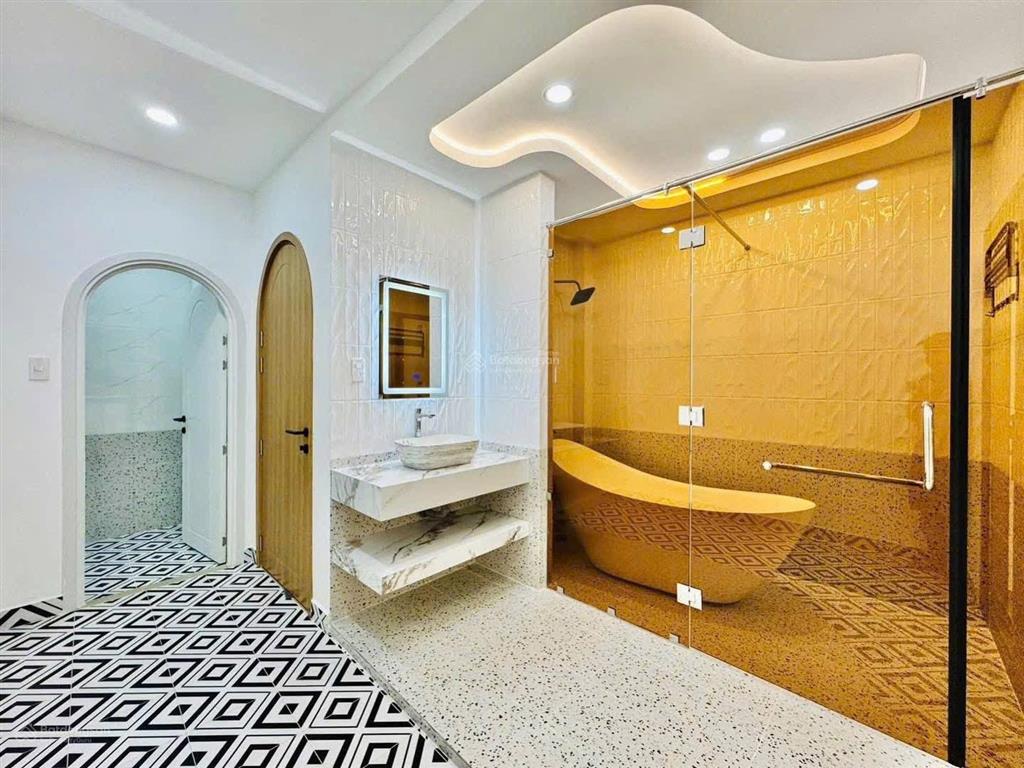 Bán nhanh căn siêu phẩm đường hồ văn huê, phú nhuận  giá 6,78tỷ/ 67,5m2  gần công viên gia định