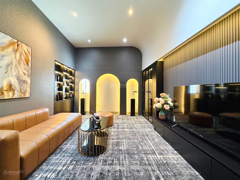 Bán gấp căn nhà đang cho thuê 31tr/tháng đường lê thị hồng gấm  quận 1  giá 7,15 tỷ/72m2  shr
