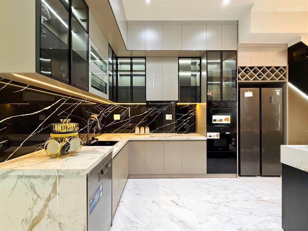 Bán gấp căn nhà đang cho thuê 31tr/tháng đường lê thị hồng gấm  quận 1  giá 7,15 tỷ/72m2  shr