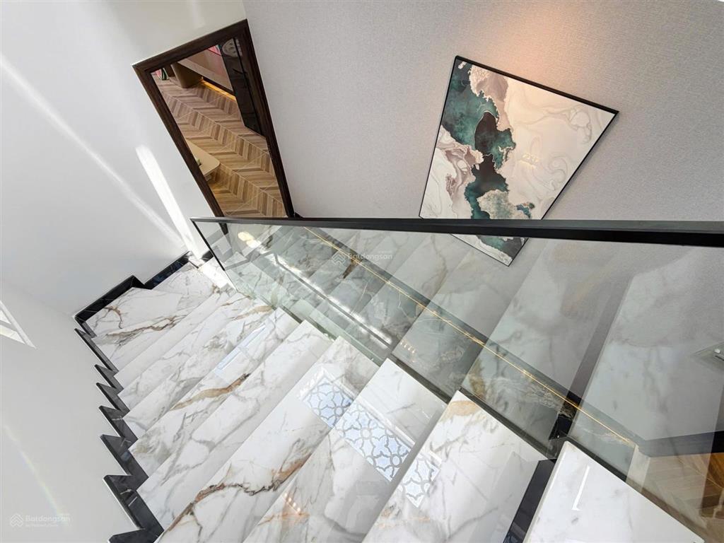 Bán gấp căn nhà đang cho thuê 31tr/tháng đường lê thị hồng gấm  quận 1  giá 7,15 tỷ/72m2  shr