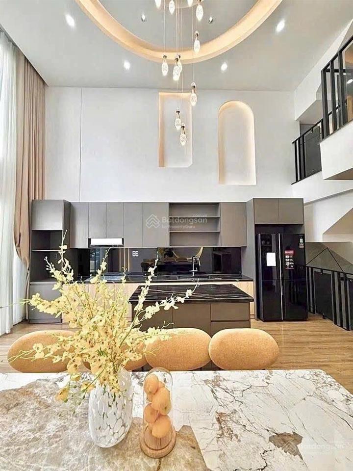 Quề quê bán gấp căn nhà đường trần bình trọng, quận 5  giá 4,35tỷ/68m2  ngay giáo xứ chợ quán
