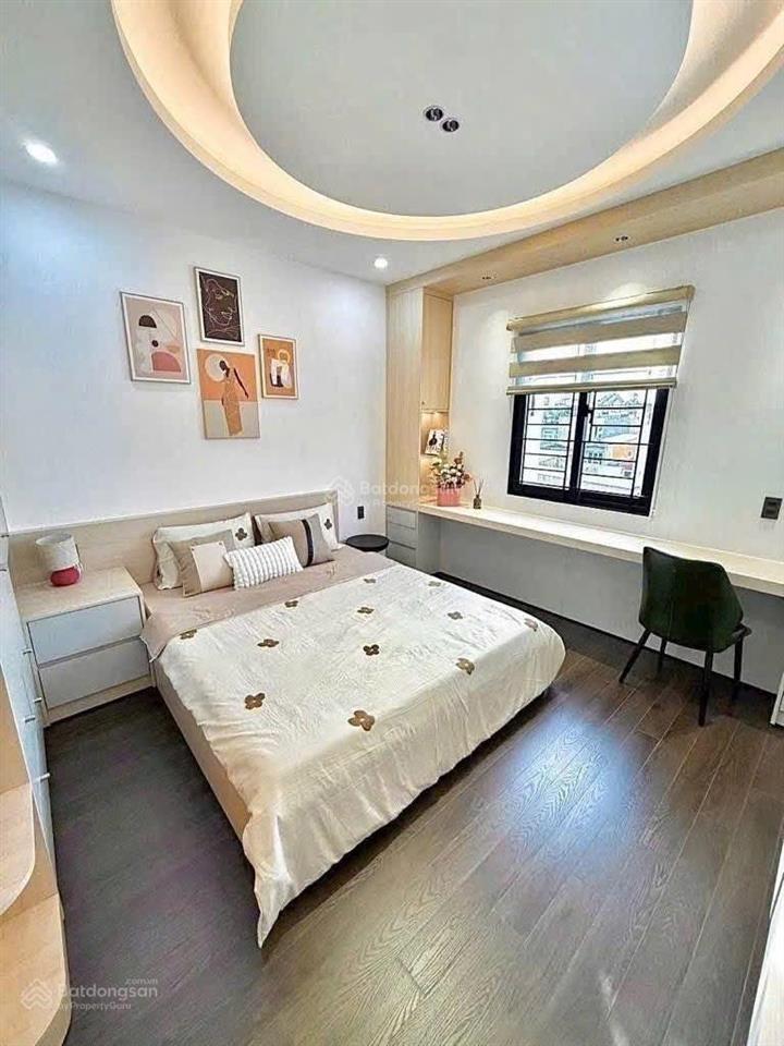 Quề quê bán gấp căn nhà đường trần bình trọng, quận 5  giá 4,35tỷ/68m2  ngay giáo xứ chợ quán