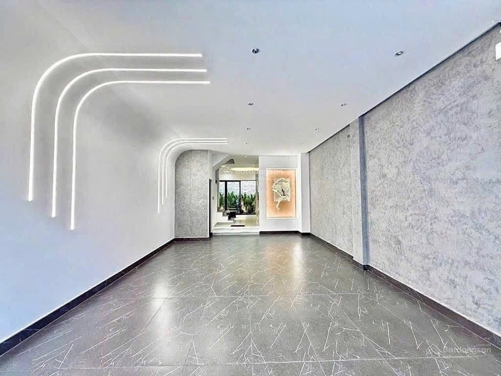 Quề quê bán gấp căn nhà đường trần bình trọng, quận 5  giá 4,35tỷ/68m2  ngay giáo xứ chợ quán