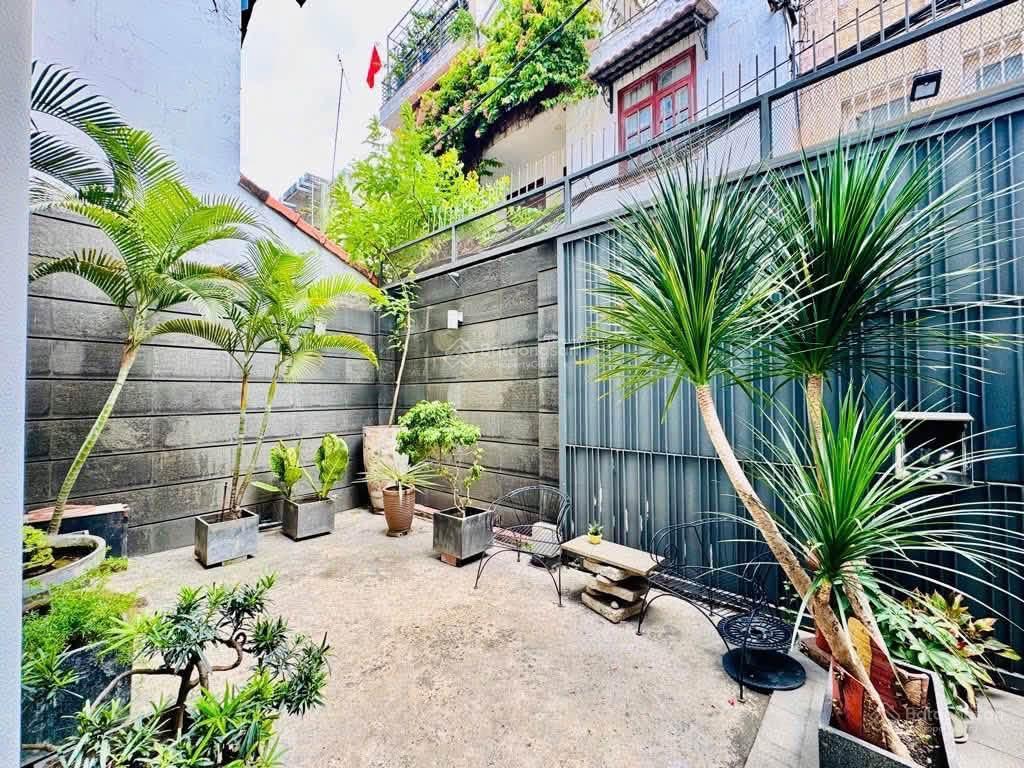 Chính chủ bán gấp căn nhà đường trần văn sắc, thảo điền, quận 2  121,6m2 (7,6m x 16m)