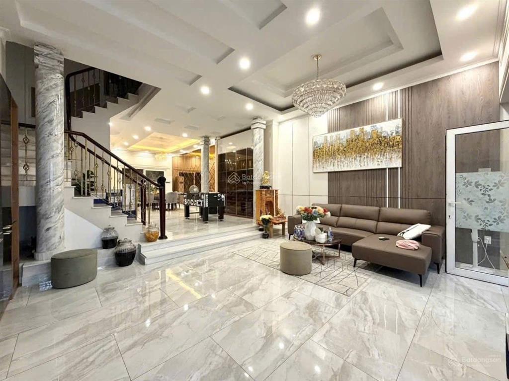 Chính chủ định cư bán nhà đường võ thị sáu, quận 1  115,2m2  hđ thuê 40 triệu/tháng