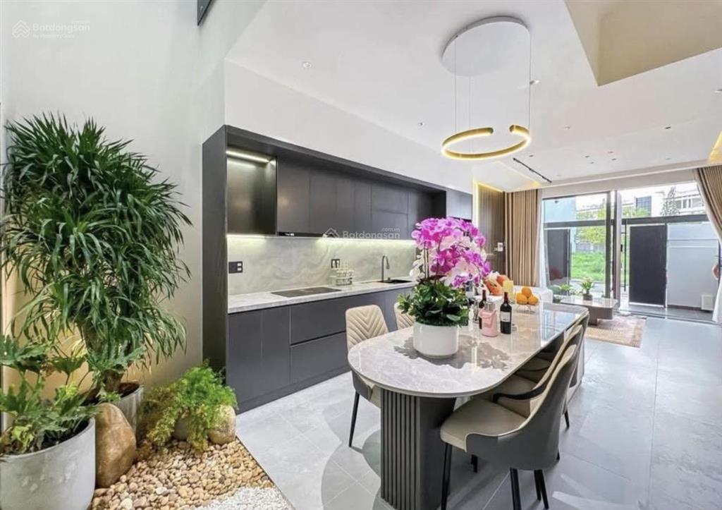 Bán nhà 2 lầu hẻm xe hơi đường nguyễn hiền  bàn cờ  72m2 thuê 45tr, gần chợ vườn chuối