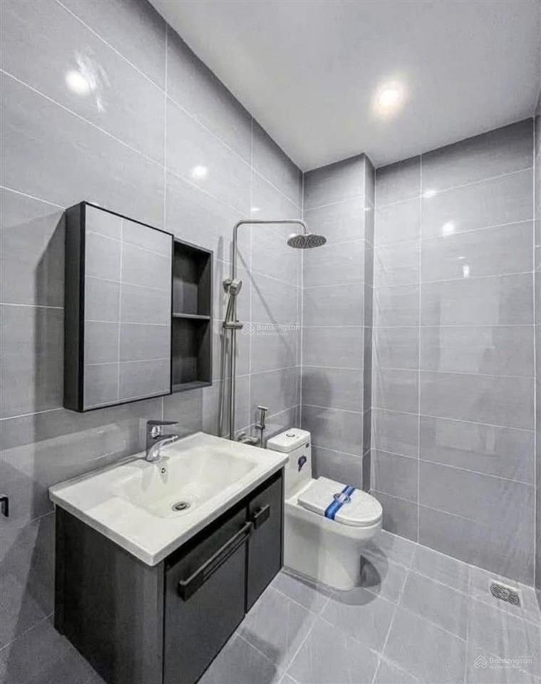 Bán nhà 2 lầu hẻm xe hơi đường nguyễn hiền  bàn cờ  72m2 thuê 45tr, gần chợ vườn chuối