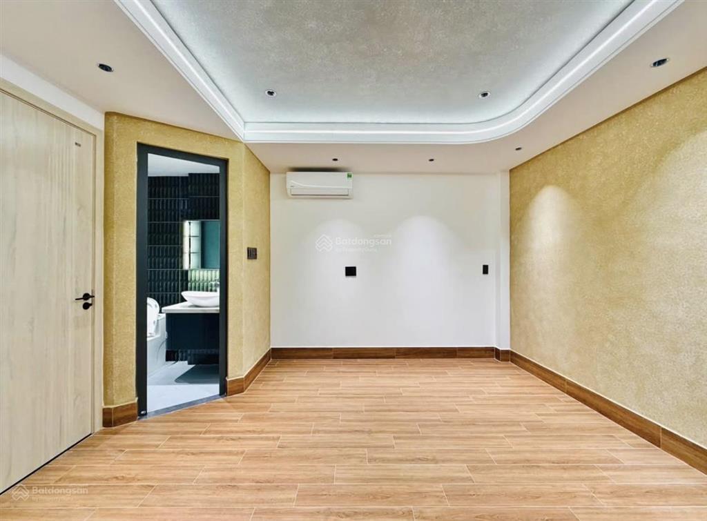 Hàng ngộp mới nhận đường phan kế bính  quận 1  67,5m2 (4,5x15)  ngay chợ thuê 25tr/th