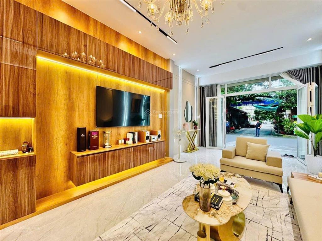 Siêu phẩm  tú xương  q3  hẻm 6m xe hơi nhà 2 lầu đẹp long lanh  giá 6,65 tỷ/67,5m2  thuê 25tr