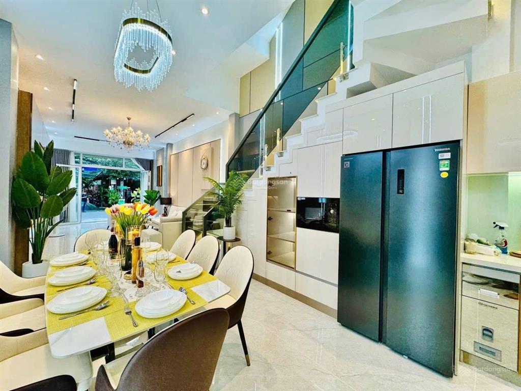 Siêu phẩm  tú xương  q3  hẻm 6m xe hơi nhà 2 lầu đẹp long lanh  giá 6,65 tỷ/67,5m2  thuê 25tr