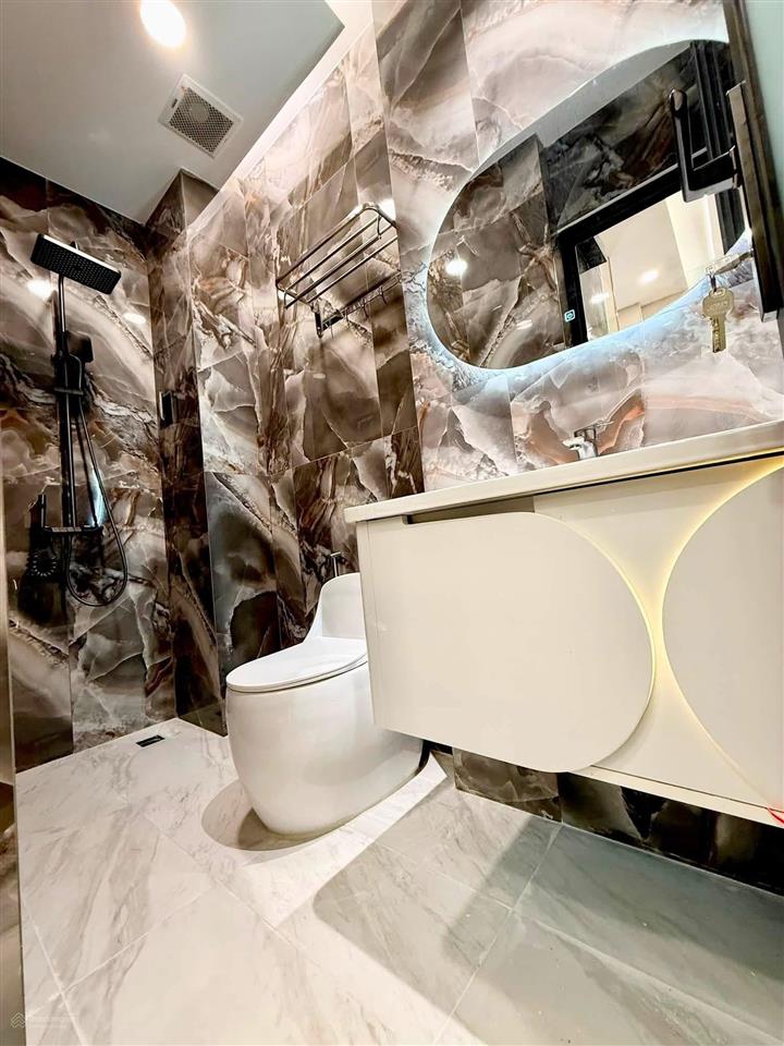 Cần bàn nhà phố có thang máy đường huỳnh văn bánh, phú nhuận  giá 7,12tỷ/67,5m2  thuê 22tr/tháng