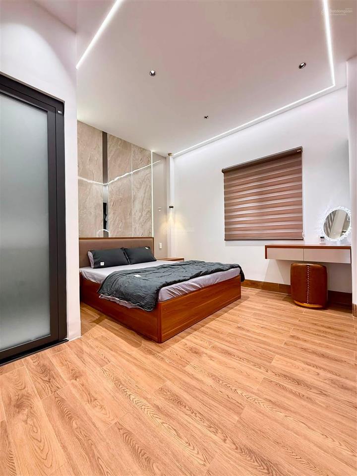Cần bàn nhà phố có thang máy đường huỳnh văn bánh, phú nhuận  giá 7,12tỷ/67,5m2  thuê 22tr/tháng