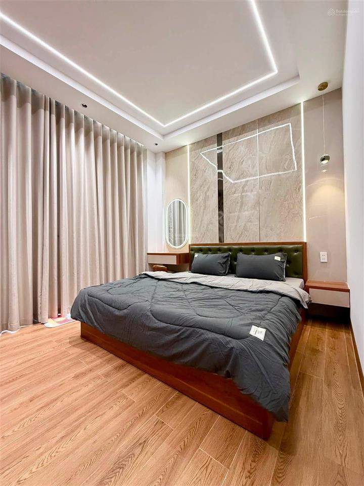 Cần bàn nhà phố có thang máy đường huỳnh văn bánh, phú nhuận  giá 7,12tỷ/67,5m2  thuê 22tr/tháng