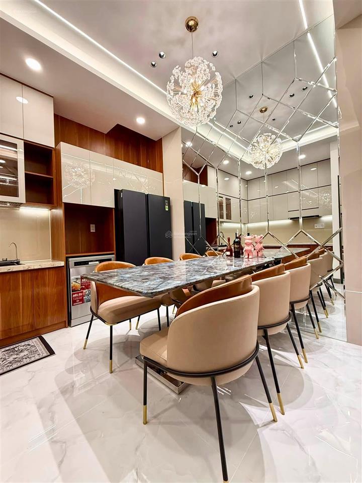 Cần bàn nhà phố có thang máy đường huỳnh văn bánh, phú nhuận  giá 7,12tỷ/67,5m2  thuê 22tr/tháng