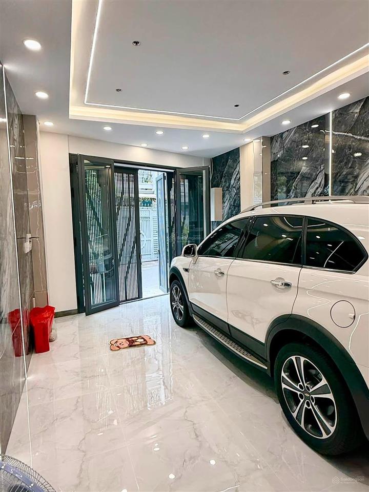 Cần bàn nhà phố có thang máy đường huỳnh văn bánh, phú nhuận  giá 7,12tỷ/67,5m2  thuê 22tr/tháng