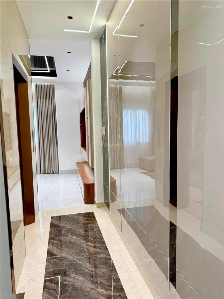 Cần bàn nhà phố có thang máy đường huỳnh văn bánh, phú nhuận  giá 7,12tỷ/67,5m2  thuê 22tr/tháng
