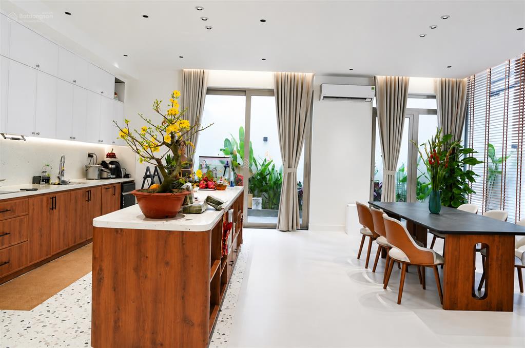 Cần bán nhanh căn biệt thự sân vườn nguyễn văn quỳ, tân thuận, giá tốt 7,35 tỷ/162m2 (9mx18m)