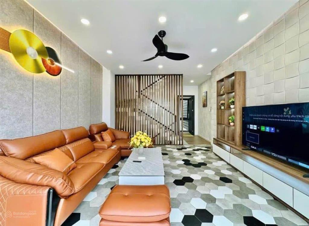 Bán nhanh căn nhà có thang máy đường lý thái tổ, quận 10  giá 6,26tỷ/73,8m2  thuê 25 triệu/tháng