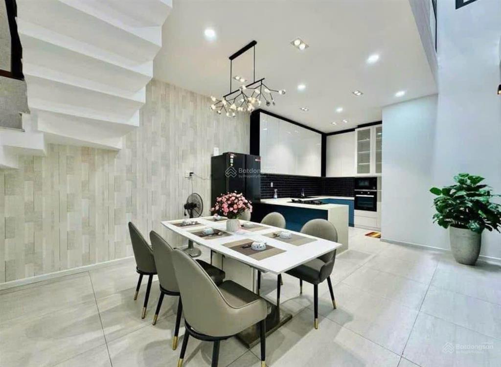 Bán nhanh căn nhà có thang máy đường lý thái tổ, quận 10  giá 6,26tỷ/73,8m2  thuê 25 triệu/tháng