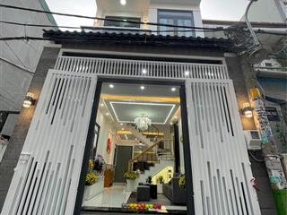 Nhà hẻm xe hơi 3 tầng ở đường thái phiên, phường 8, quận 11  giá 4 tỷ 360/ 63m2  sổ hồng sẵn