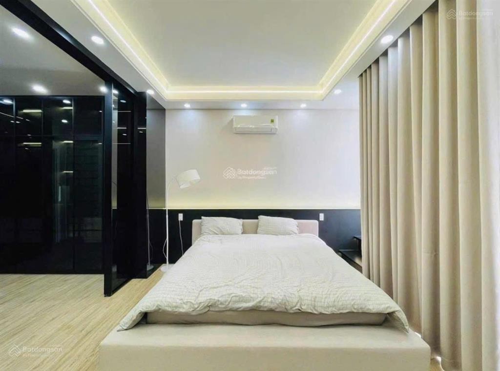 Chính chủ cần bán nhà diện tích lớn 108m2 đường nguyễn hiền, phường 4, quận 3. sổ sẵn