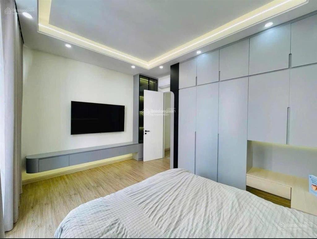 Chính chủ cần bán nhà diện tích lớn 108m2 đường nguyễn hiền, phường 4, quận 3. sổ sẵn