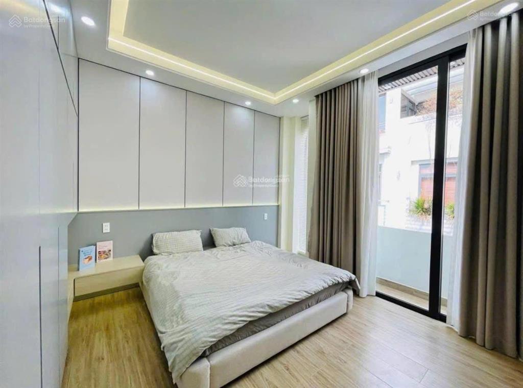 Chính chủ cần bán nhà diện tích lớn 108m2 đường nguyễn hiền, phường 4, quận 3. sổ sẵn
