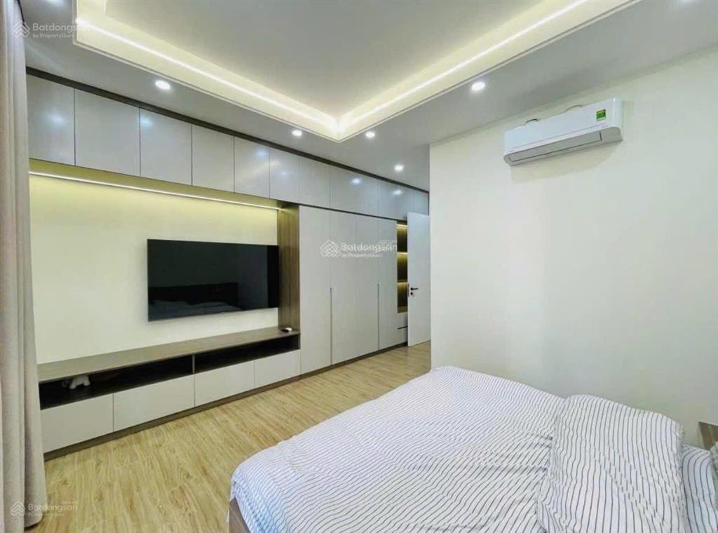 Chính chủ cần bán nhà diện tích lớn 108m2 đường nguyễn hiền, phường 4, quận 3. sổ sẵn