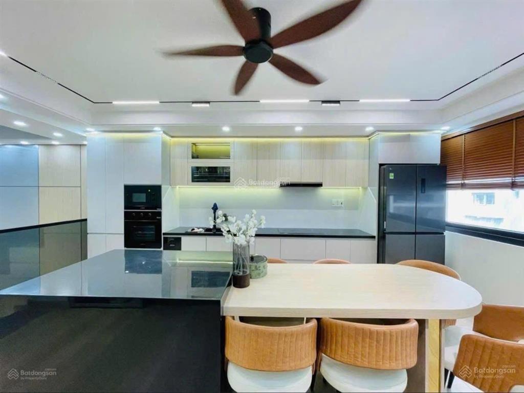Chính chủ cần bán nhà diện tích lớn 108m2 đường nguyễn hiền, phường 4, quận 3. sổ sẵn