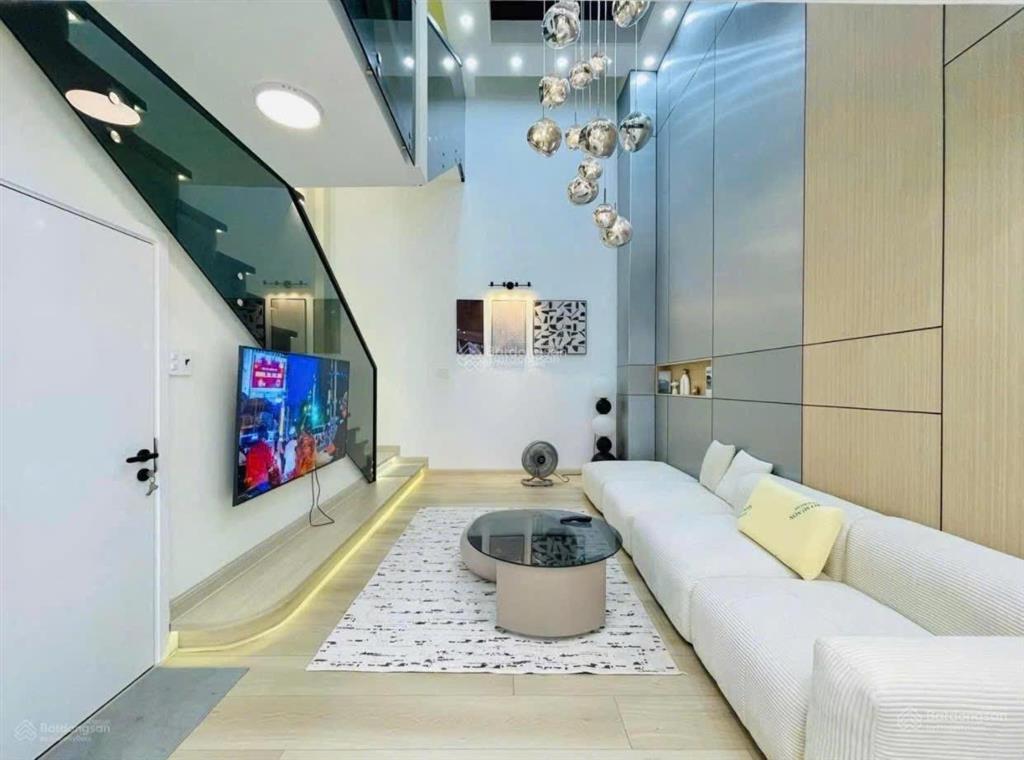 Chính chủ cần bán nhà diện tích lớn 108m2 đường nguyễn hiền, phường 4, quận 3. sổ sẵn