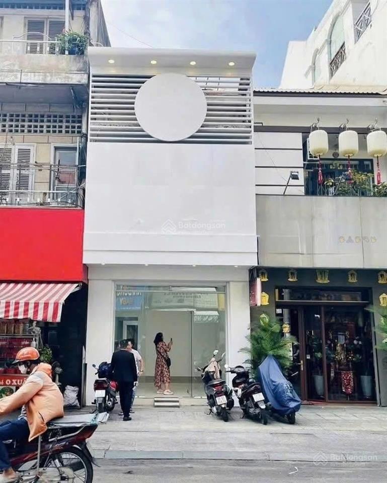 Bán nhà mặt tiền ngay trung tâm quận 1  mặt tiền nguyễn hữu cầu. giá 4,15 tỷ/72m2. đang có hđ 37tr