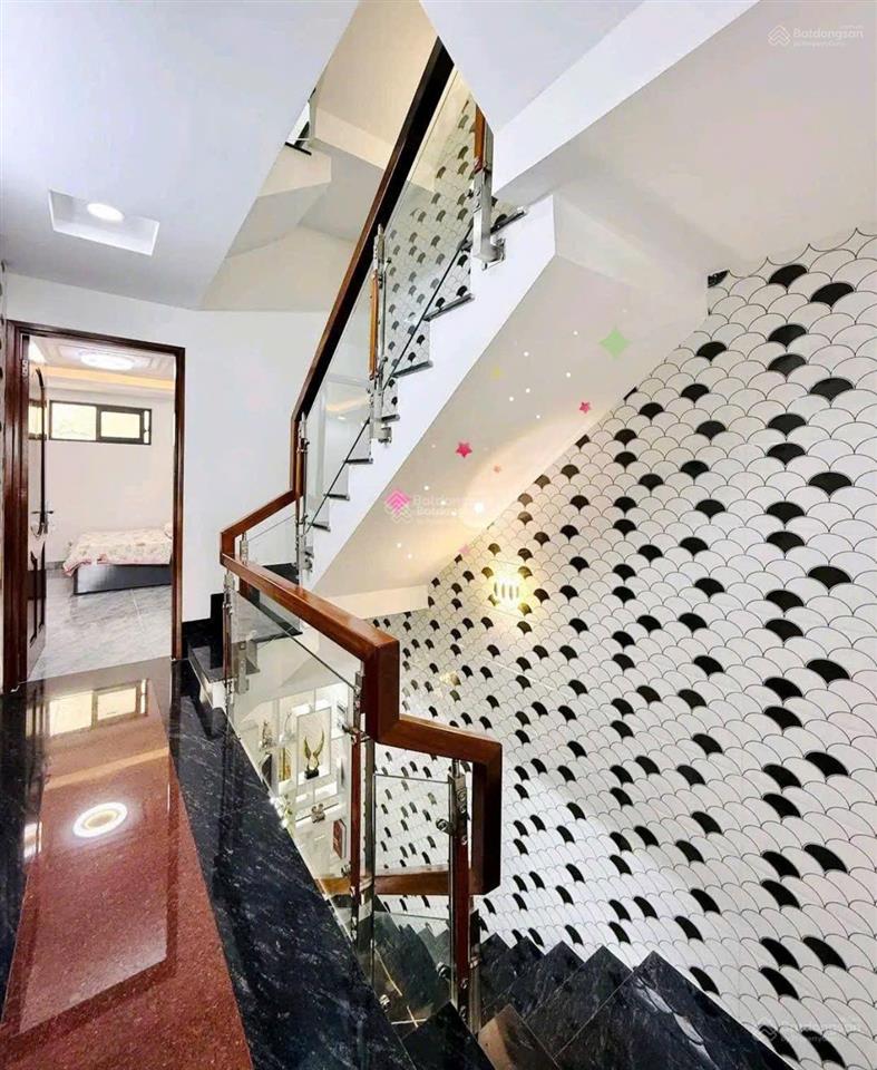 Siêu phẩm ô tô ngủ trong nhà đường trần tuấn khải, quận 5. giá 5,05 tỷ. đang cho thuê 29 triệu/th