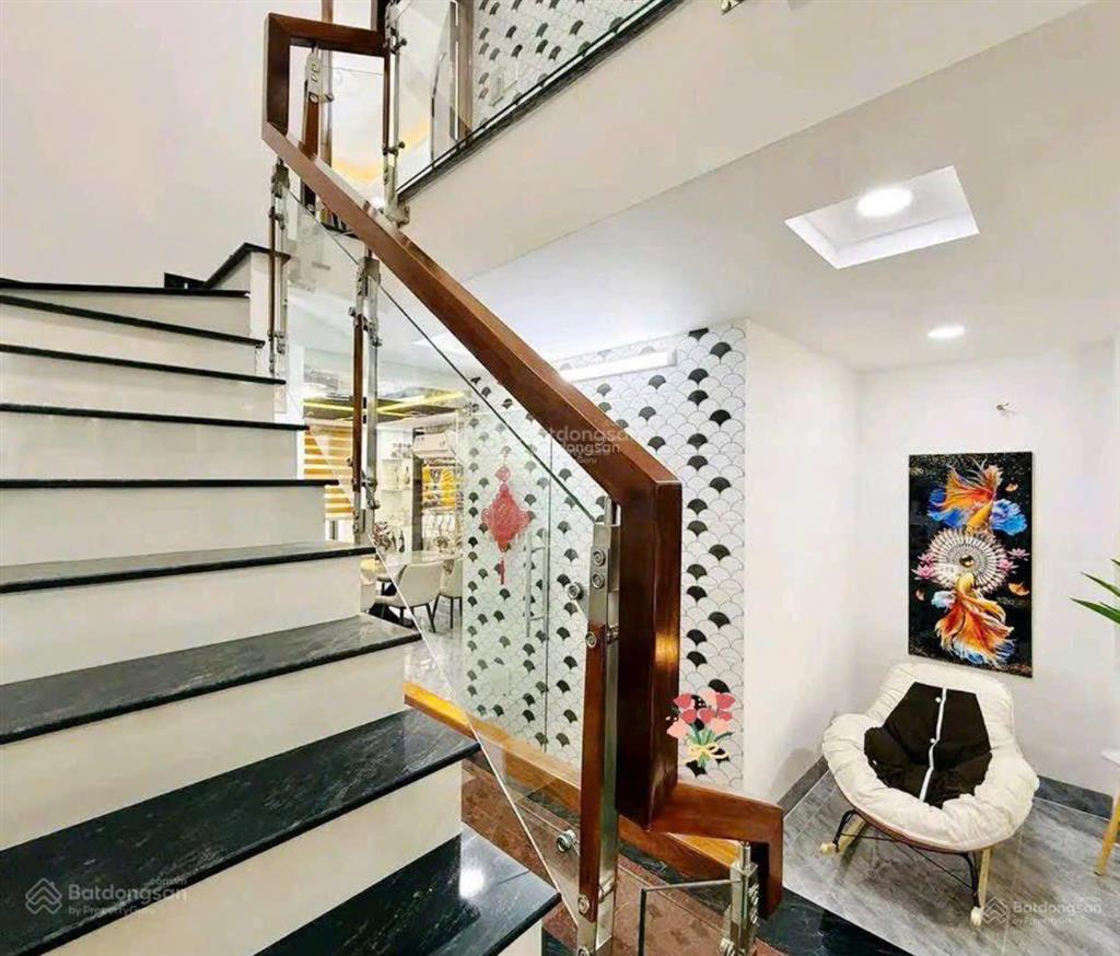 Siêu phẩm ô tô ngủ trong nhà đường trần tuấn khải, quận 5. giá 5,05 tỷ. đang cho thuê 29 triệu/th