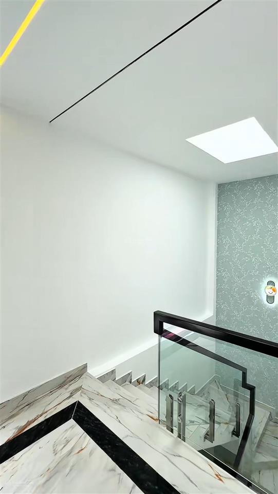 Nhà đẹp bán gấp gần chợ tân định  đường nguyễn phi khanh, quận 1. dt 88m2
