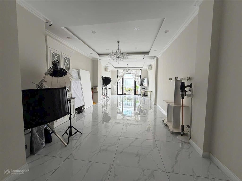 Bán nhà mặt tiền võ oanh, p.25 bình thạnh 4x17m, 4 tầng giá giảm 4,6 tỷ còn 19,9 tỷ  gần hutech