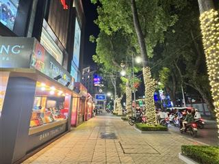 Lê đại hànhnhà mới đón tết5tầngthang máymặt tiền 4,3moto quachỉ 14,2 ty sổ đỏ chính chủ