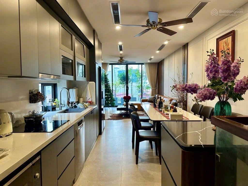 Nhà đẹpdân xâymặt ngõô tô tránhmặt tiền rộng8 tầngthang máynội thất nhậpba đình dt 6