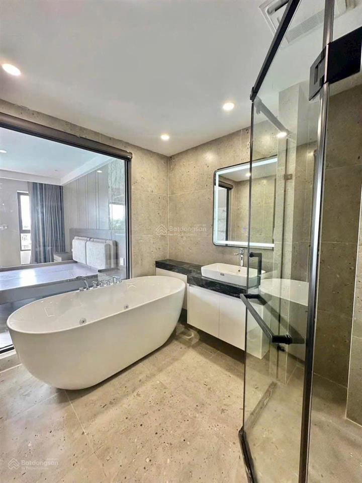 Nhà đẹpgara otophân lô thang máynở hậuviu bể bơisân pickleballnội thất sang trọnghồng tiến