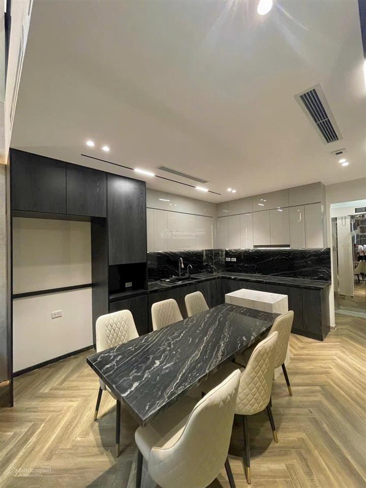 Nhà đẹpgara otophân lô thang máynở hậuviu bể bơisân pickleballnội thất sang trọnghồng tiến