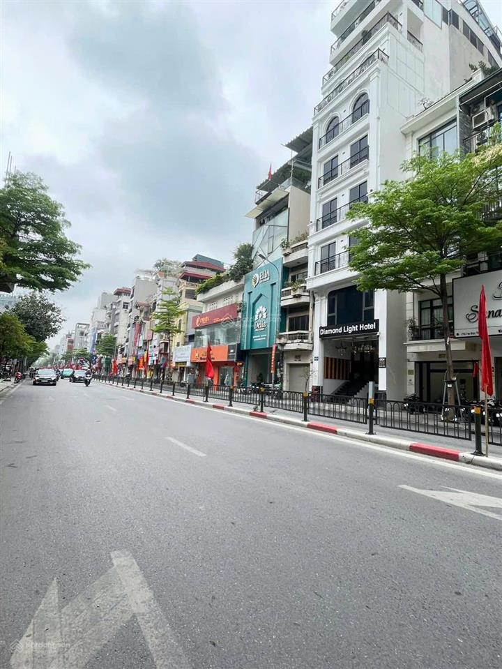 Nhà mới koongsát phốngõ rộng thoángpccc 6 tầngsổ vuônggiá8,8đ tôn đức thắng
03727399