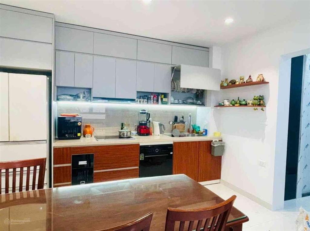 Nhà mới đẹp  mt bề thế  gần nhà hát lớn  6tầng  thang máy  10pn  an cư đẳng cấp  hái ra tiền