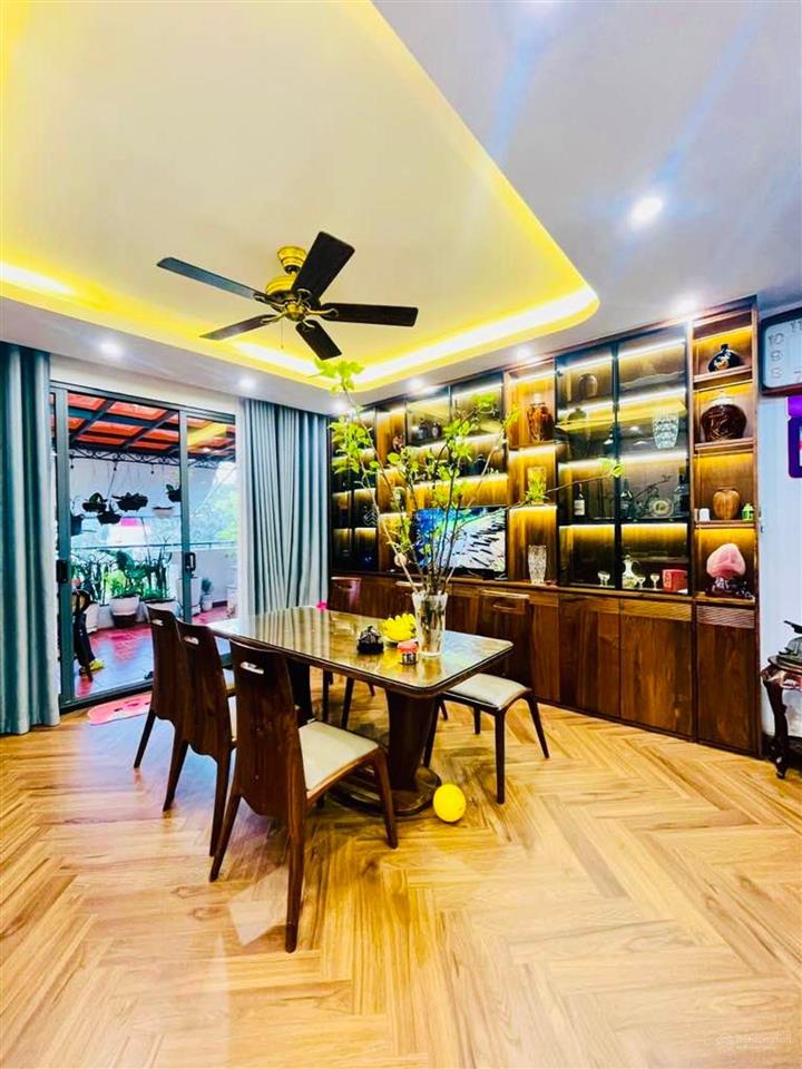 Mặt phố cổvỉa hè rộnglô góc3thoáng
oto dừng đỗmặt tiền quyền lực2 thang máykinh doanh 24/7d