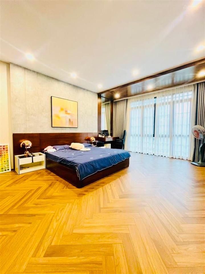 Mặt phố cổvỉa hè rộnglô góc3thoáng
oto dừng đỗmặt tiền quyền lực2 thang máykinh doanh 24/7d
