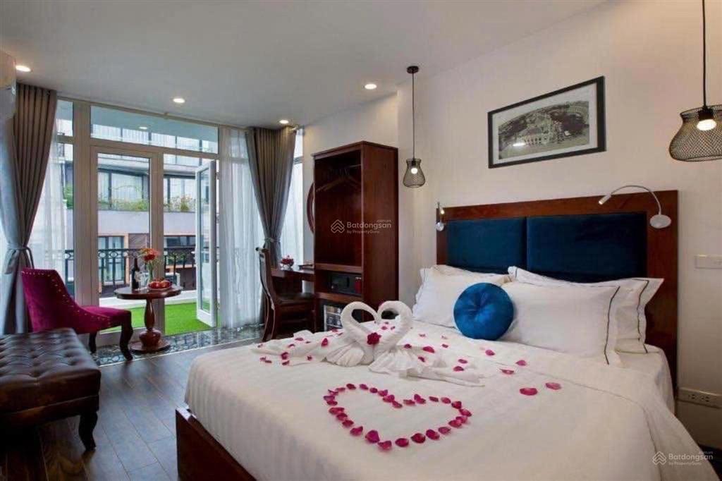 Dòng tiền 250 tr/tháng mặt phố cổmáy in tiềntòa khách sạn 6 tầng thang máy10 phònggiữa tru