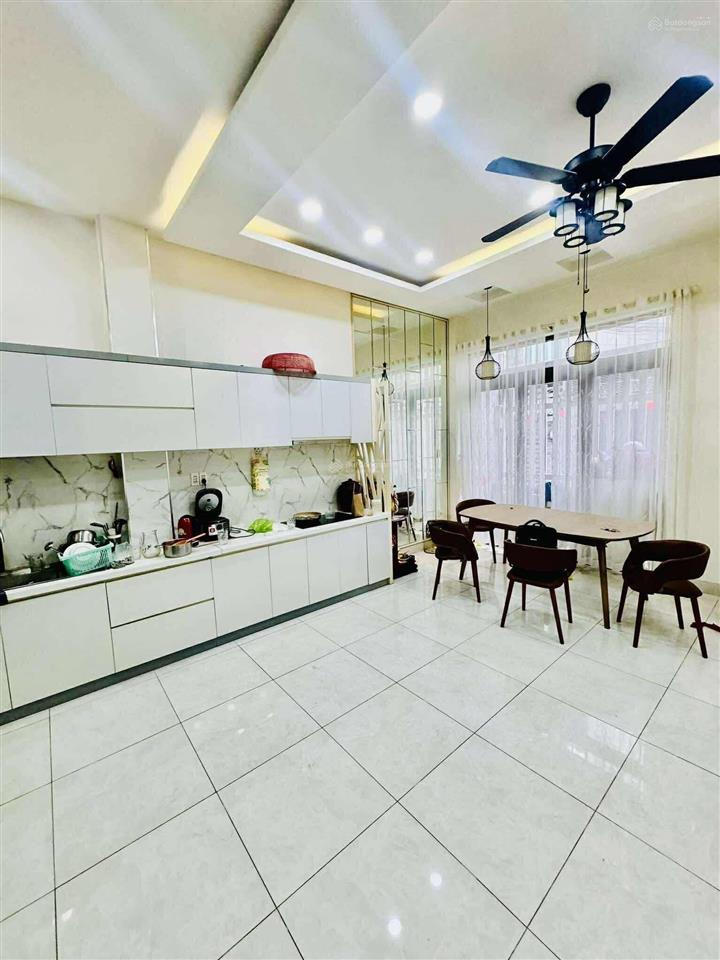 Chú 9 cần vốn làm ăn để lại giá ngộp cần bán nhà đường an bình, p6, quận 5. giá 6tỷ450/72m2. sổ sẵn