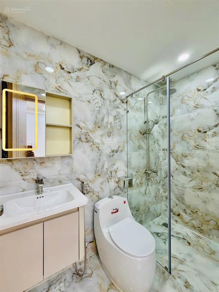 Gần tết cô chú chủ nhà kẹt tiền bán gấp nhà cách mạng tháng 8, quận 3. dt 65m2. sổ sẵn