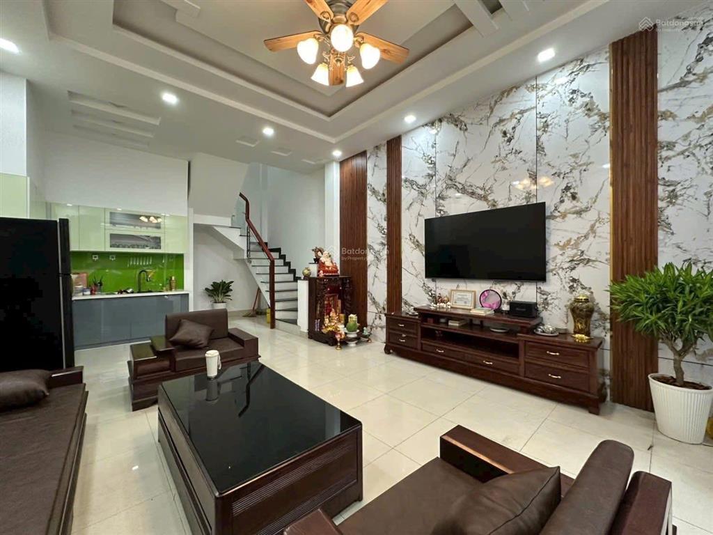Cần tìm chủ mới bán nhanh nhà trên đường cách mạng tháng 8, p4, quận 3.giá 6tỷ520/80,6m2. sổ sẵn