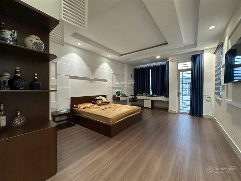Cần tìm chủ mới bán nhanh nhà trên đường cách mạng tháng 8, p4, quận 3.giá 6tỷ520/80,6m2. sổ sẵn